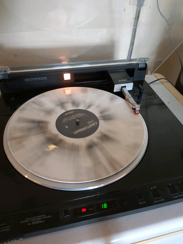 Sony PS-x555es biotracer Turntable record player  in Stereo Systems & Home Theatre in Kingston - Image 4