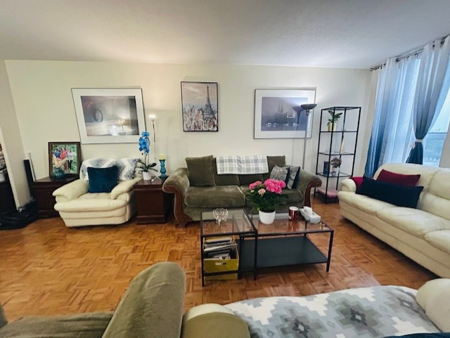 Private Room for Rent in Room Rentals & Roommates in City of Toronto - Image 3