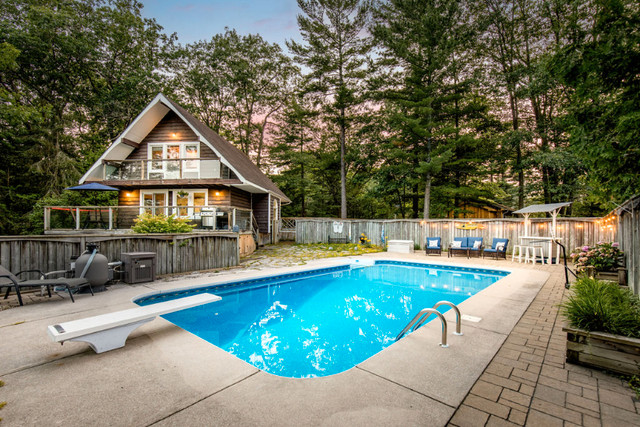 RIVERFRONT + POOL! Welcome to your dream retreat! in Houses for Sale in Barrie - Image 2