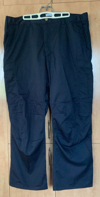 3 Pantalons de travail cargo NEUFS  42x32 – bleu marine à 25$ ch