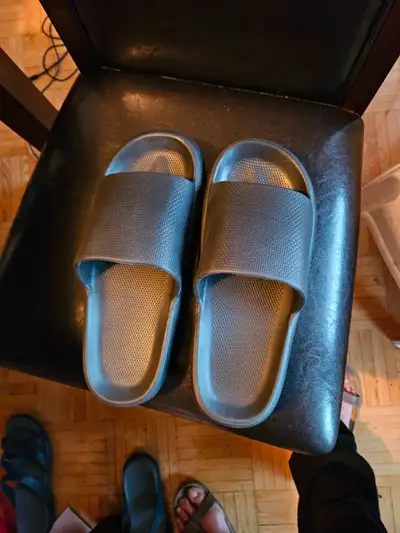 Brand new Cloud Slides - Womens' 10 - Men's 8, View more