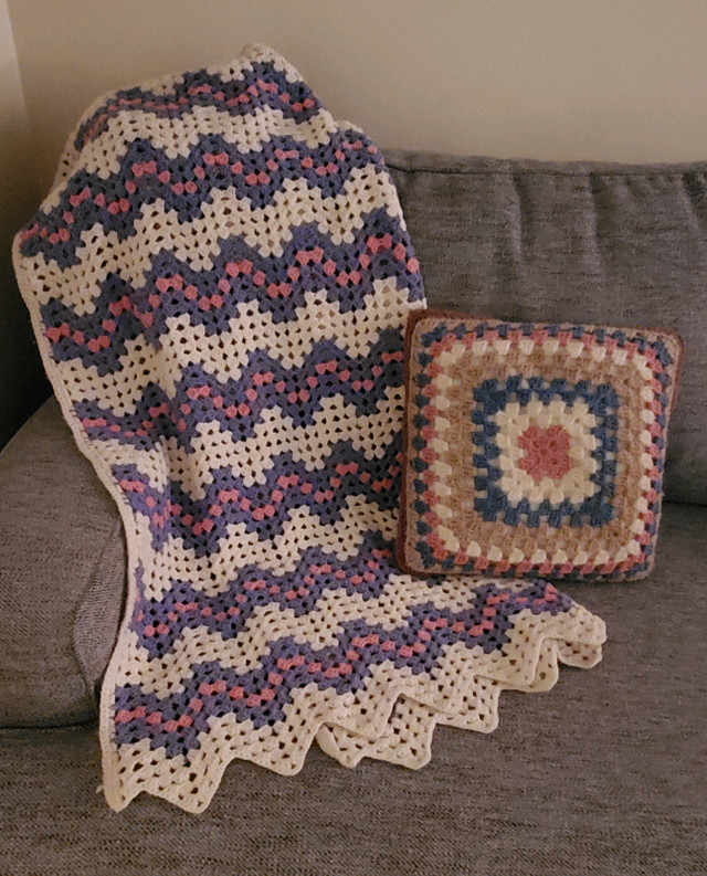 Vintage Handmade Granny Square Crochet Afghan/Throw w Pillow in Home Décor & Accents in Oshawa / Durham Region - Image 2