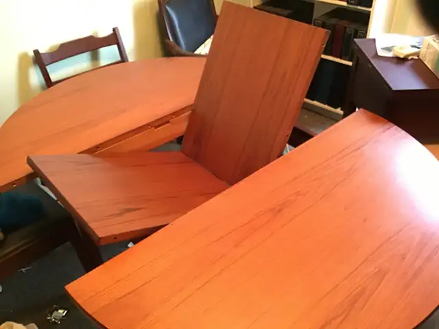 Vanson teak dining set in Dining Tables & Sets in City of Toronto - Image 3