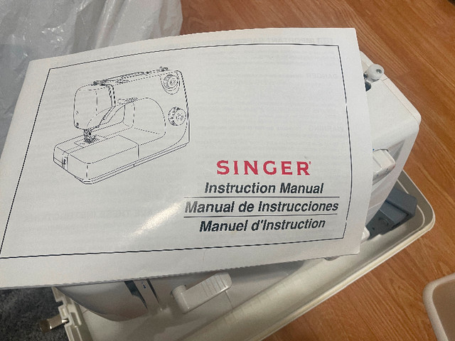 Singer multi purpose sewing machine in Other in St. Catharines - Image 4