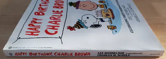 PEANUTS BOOK - HAPPY BIRTHDAY CHARLIE BROWN - 1980 - LIKE NEW ! in Children & Young Adult in Laval / North Shore - Image 5