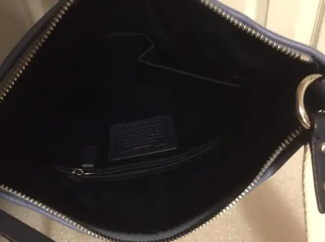 Vintage Coach Super Soft Leather crossbody shoulder Bag in Women's - Bags & Wallets in Markham / York Region - Image 5