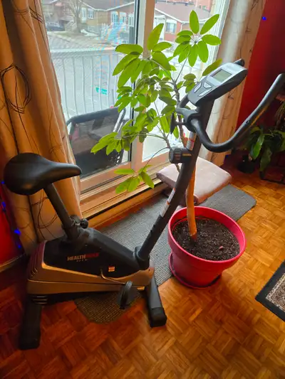 De marque HealthRider Modèle H15 Usagé comme neuf Fonctionne très bien Contacter Nicolas au 514-885-...