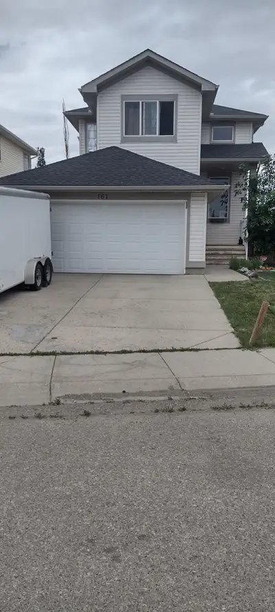 Looking for a responsible person to rent the master bedroom in my 2 story house in Coventry Hills NE...