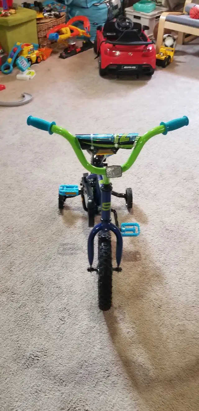 brand new kids bike for sale asking 100$$. in Kids in London - Image 3