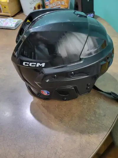 Casque de hockey, View more