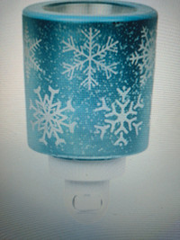Scentsy falling snowflakes mini warmer with one pack of melts