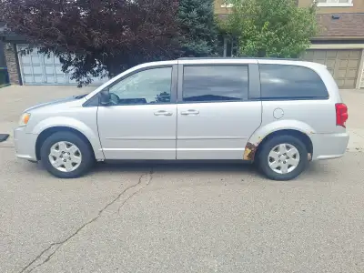 2012 Dodge Grand Caravan SE $3,500 Mileage : 236,914 km Fuel : Gas Transmission : Automatic Drivetra...