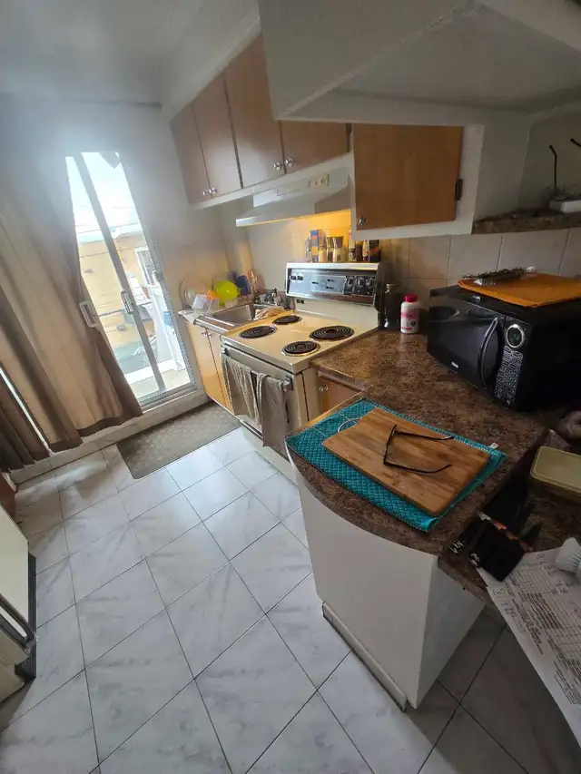 Chambre à louer pour non fumeur in Room Rentals & Roommates in City of Montréal - Image 7