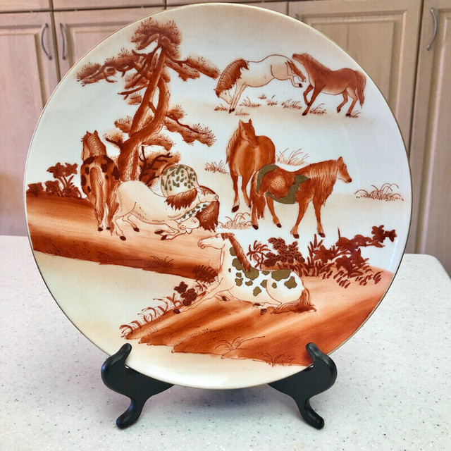 Oriental Display Plate with Stand - Horses Grazing in Home Décor & Accents in Markham / York Region - Image 4