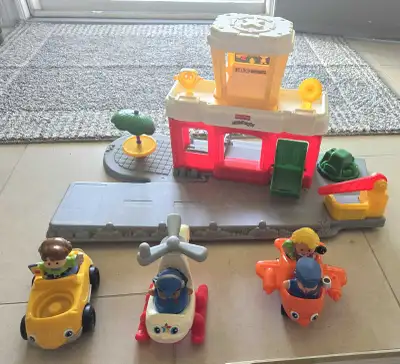 Take to the skies with this Fisher-Price Little People airport playset that includes a control tower...