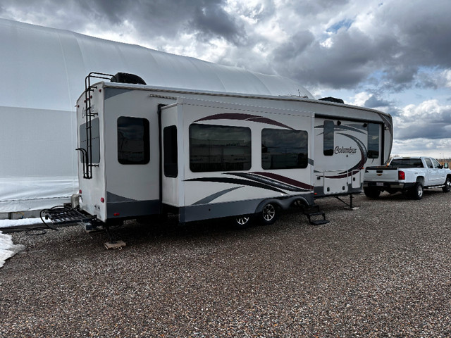 2015 Columbus 5th Wheel Trailer in Travel Trailers & Campers in Lethbridge - Image 2