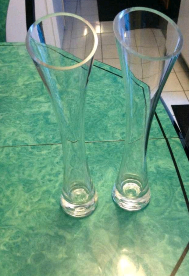 2 Matching Glass Vases in Other in Oakville / Halton Region