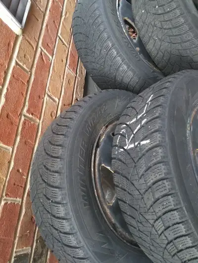 225/ 65 r17 snow tires and rims, they are in good condition, bolts battern 5x115, see pictures for d...