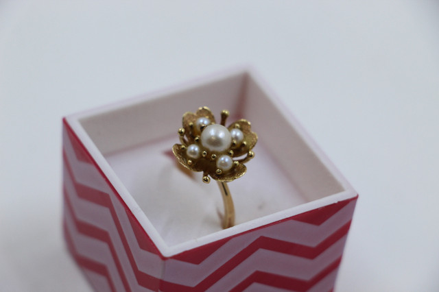 18KT Yellows Gol Flower Ring, 4,6 g (#1651) in Jewellery & Watches in City of Halifax - Image 2