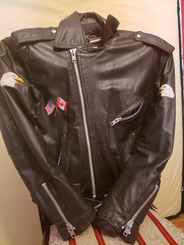 Leather jacket in Men's in Gatineau - Image 4