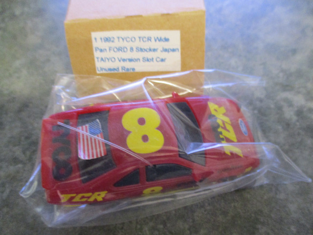 1982 Tyco TCR Wide Pan Ho unused 2 outside shoes Flag in Window in Hobbies & Crafts in City of Toronto