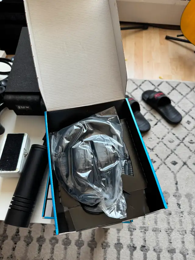Sennheiser HD 280 Pro Over Ear Studio Headphones in Headphones in City of Toronto - Image 3