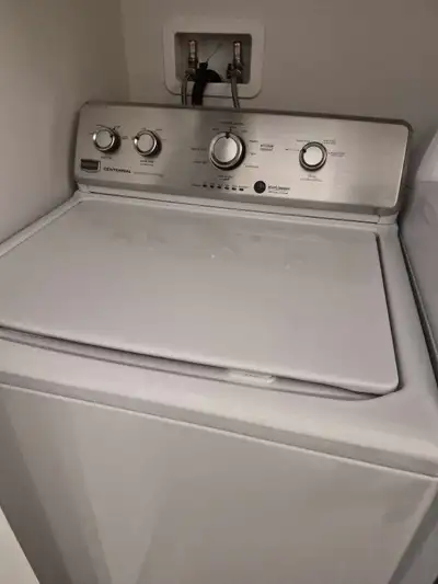 Laveuse Maytag environ 10 ans et secheuse samsung neuve environ 1 an les deux pour $500 à voir. Anno...