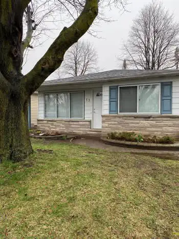 3 bedroom house w backyard Kitchener (main floor!