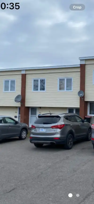 https://www.youtube.com/watch?v=Yjsj6Ud2ux0 3 and 4 bedroom townhouses on bus route 10 mins from CBU...