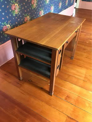 Arts and crafts desk in Desks in Peterborough - Image 3