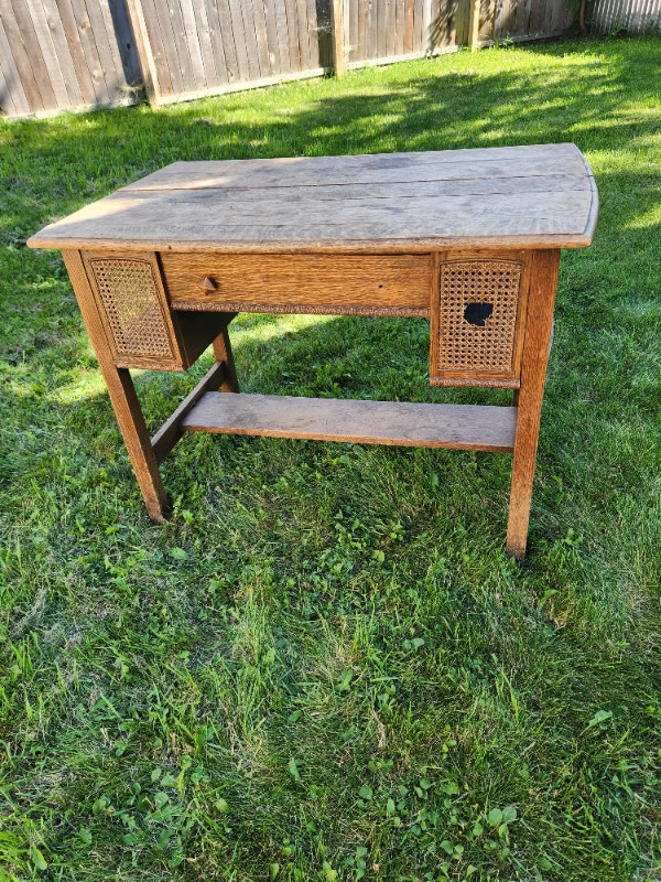 Vintage hardwood desk Desks Prince Albert Kijiji