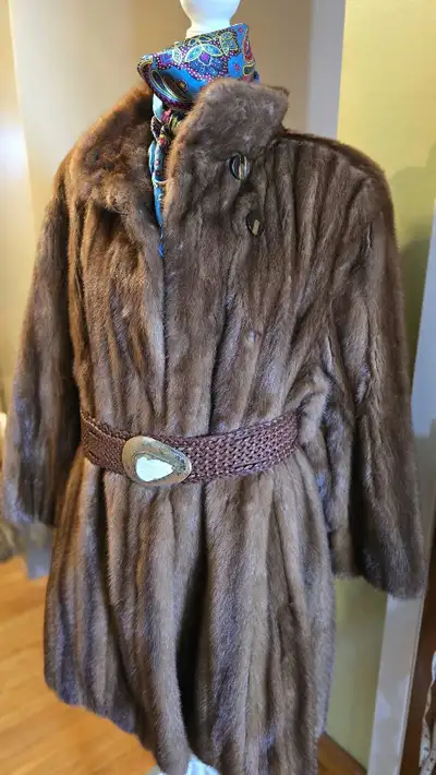 MANTEAU DE VISON, View more