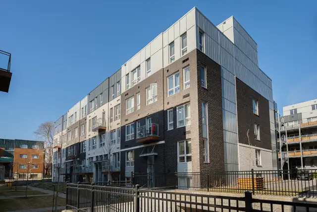 Tres beau condo au coeur d'Hochelaga avec mezzanine et terrasse in Long Term Rentals in City of Montréal - Image 11