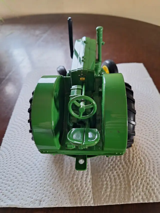 John Deere "D" Die Cast Tractor in Arts & Collectibles in Grande Prairie - Image 8