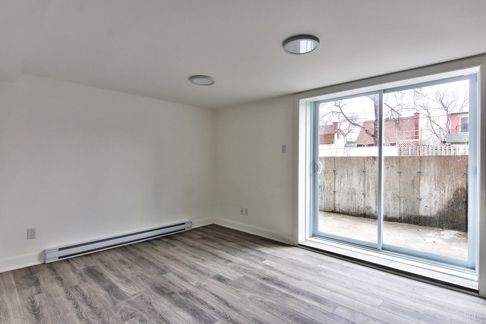 3 1/2 style-condo à Pointe-aux-Trembles - Libre - Internet inclu — photo 3