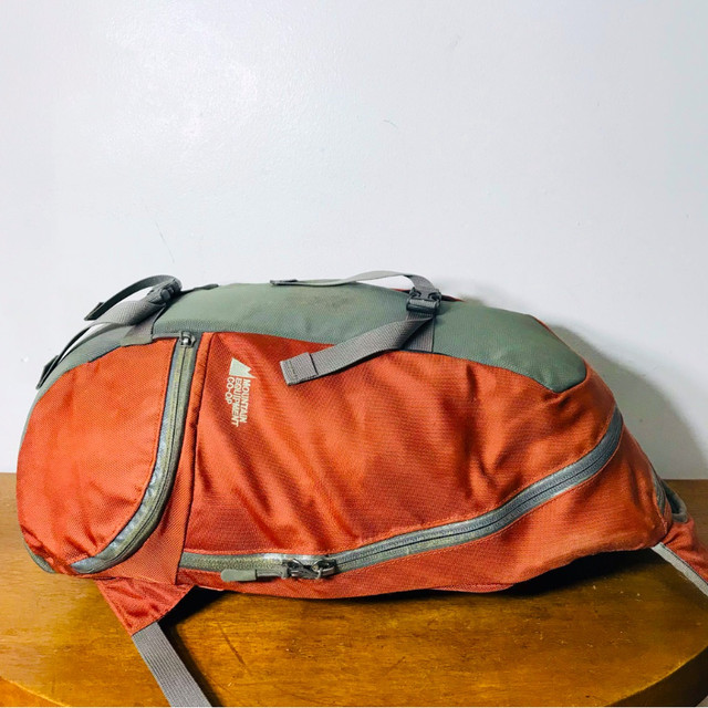 Mec Small Unisex lightweight hiking backpack dans Hommes  à Ville de Montréal - Image 4