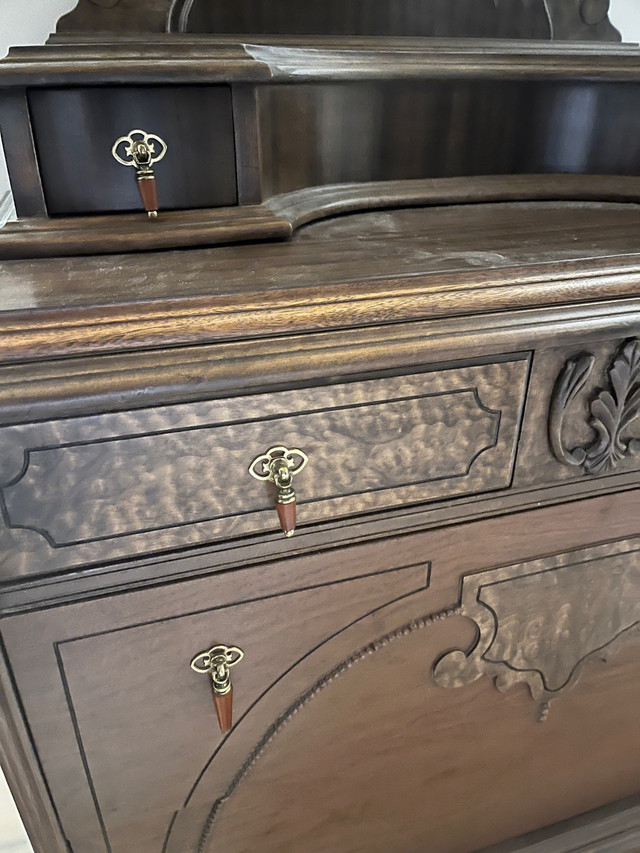 Antique Mahogany/Burled Maple Dresser - Beautifully Restored!!! in Dressers & Wardrobes in City of Toronto - Image 4