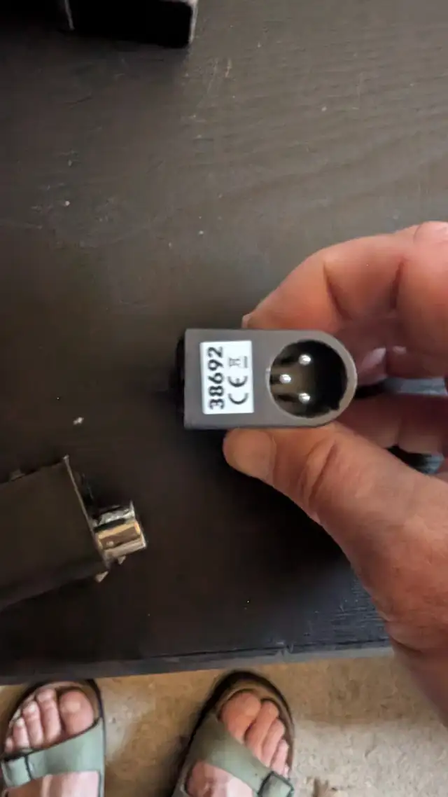 Optogate PB-05 Automatic Microphone Switch in Pro Audio & Recording Equipment in Hamilton - Image 3