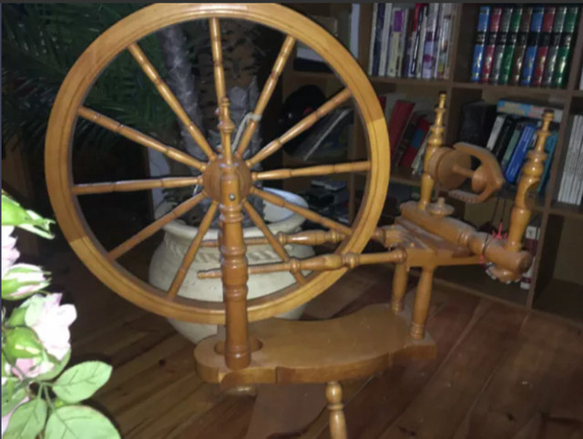 SPINNING WHEEL - FOR SALE in Arts & Collectibles in Mississauga / Peel Region