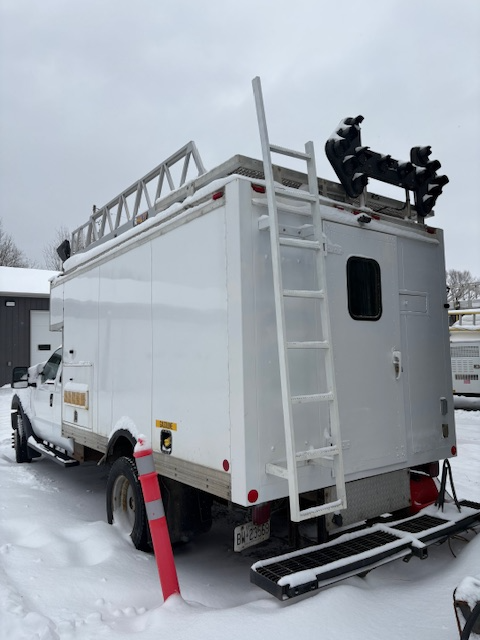 2012 Ford F450 Cube truck with RH aerial ladder in Cars & Trucks in Kenora - Image 6
