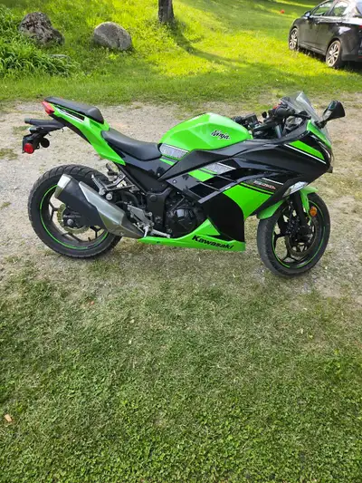 Kawasaki ninja 300 sport édition 2013 25 620km Moto en très bonne état, changer la batterie l'année...