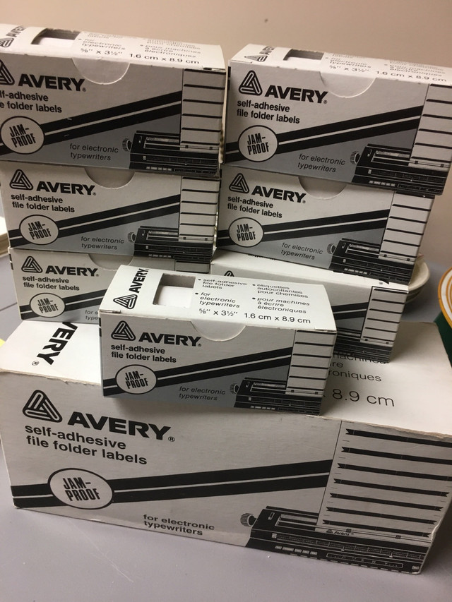 Avery Self Adhesive File Folder Labels (7 Boxes-200 Each) in Other Business & Industrial in Kitchener / Waterloo