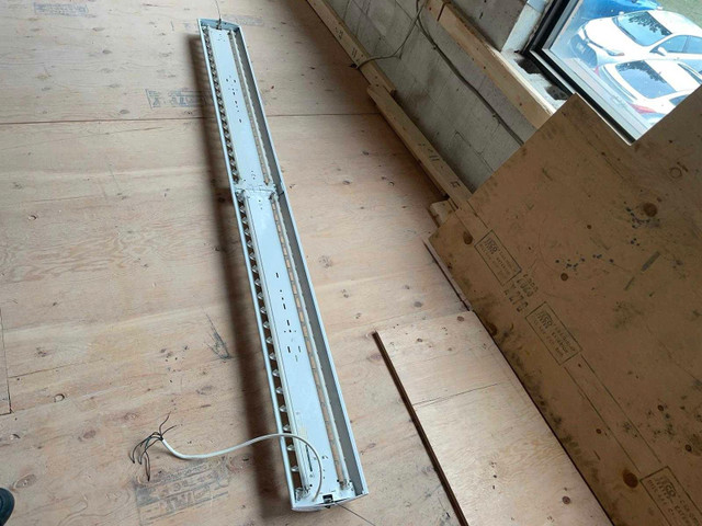 Tube light/Light fixtures , 8 feet to multiple lengths in Electrical in Mississauga / Peel Region