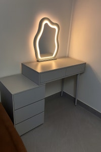 Vanity table  Markham / York Region Toronto (GTA) Preview