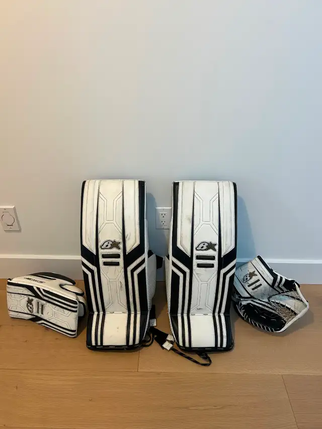 Brian’s Optik X3 Goalie Set (Black/White) in Hockey in Ottawa - Image 2