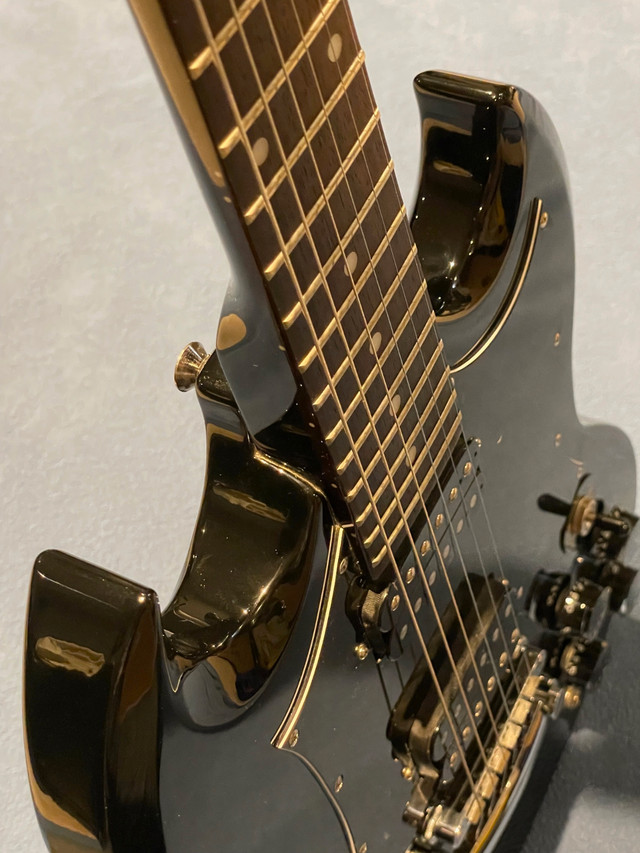 2005 Epiphone SG Black Electric Guitar in Guitars in Ottawa