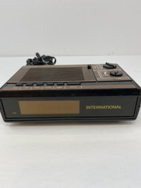 Vintage International Alarm Clock, AM / FM