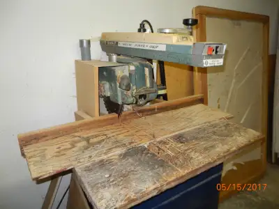 Many power tools including bench saw, radial arm saw, 6" joiner, router and smaller power tools. Pic...