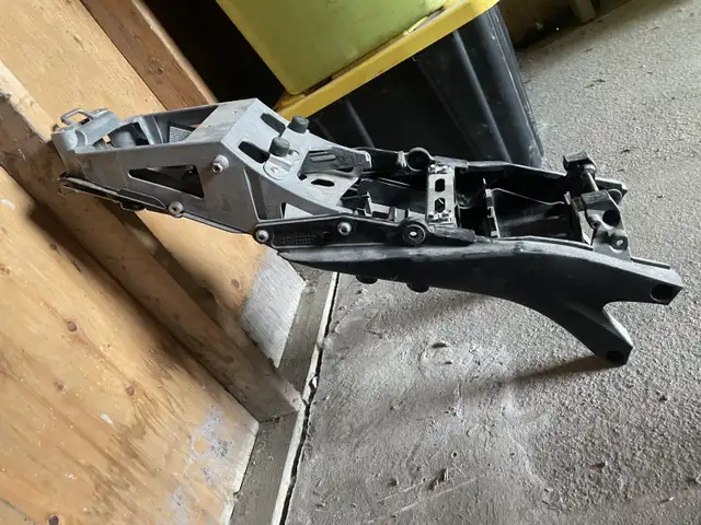 Suzuki gsxr 600/750 parts in Motorcycle Parts & Accessories in London - Image 5