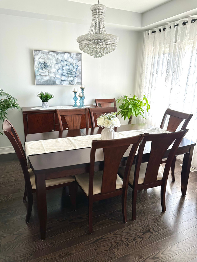 Dining Room Set in Dining Tables & Sets in St. Catharines